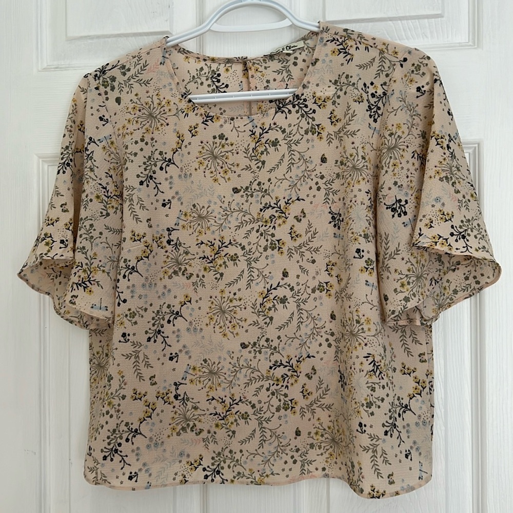 Floral flounce blouse